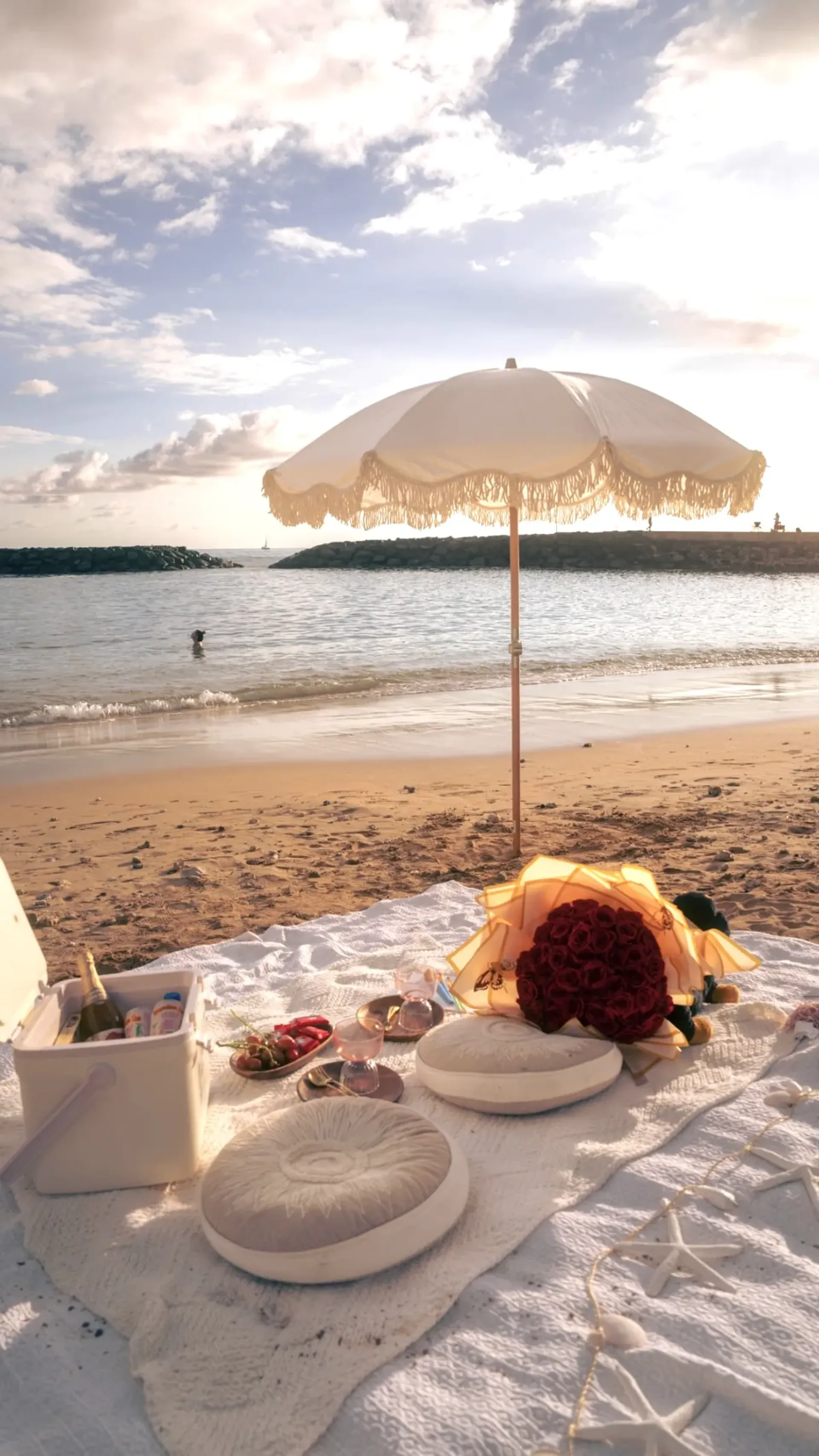 Surprise Hawaii Romantic Picnic Basket To Go 1